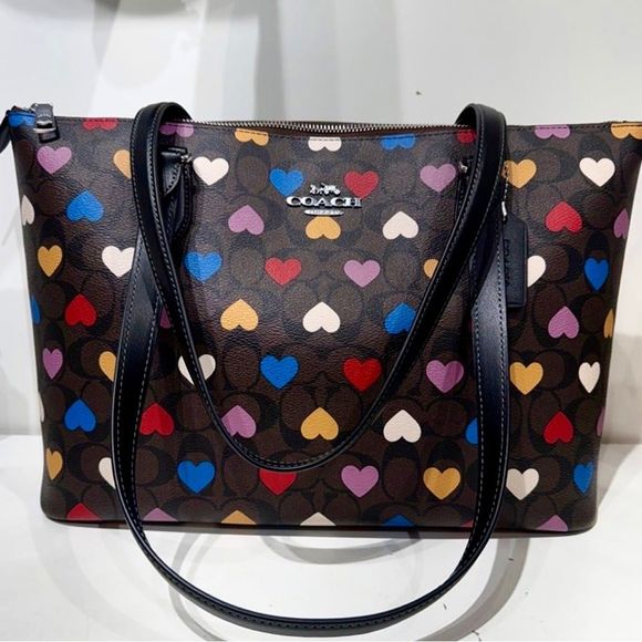 NWT COACH ❤️ Gallery Tote In Signature Canvas With Heart Print CP108 - Picture 2 of 9